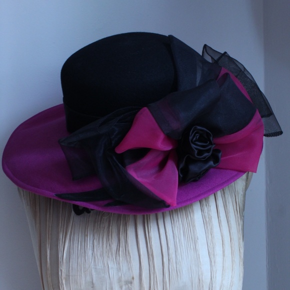 1980’s Black and Fuscia Andre Hat with Bows - Picture 3 of 5